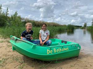 Spring in een roeiboot. Foto: Family Entertainment Center De Belhamel Spring in een roeiboot. Foto: Family Entertainment Center De Belhamel