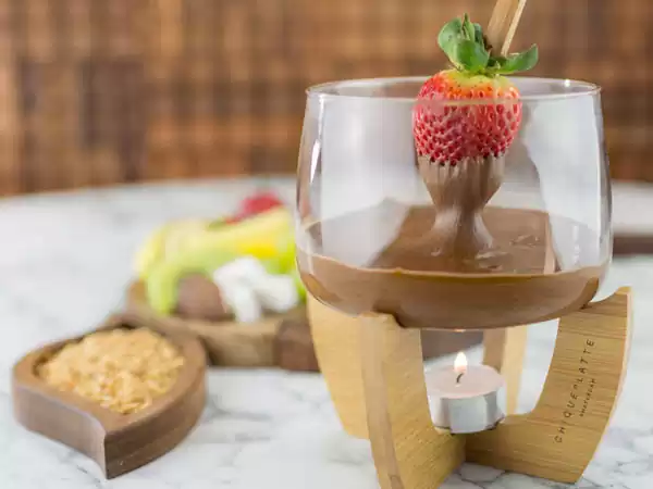 Chocoladefondue met vers fruit. Foto: ChiqueOLatte Chocoladefondue met vers fruit. Foto: ChiqueOLatte