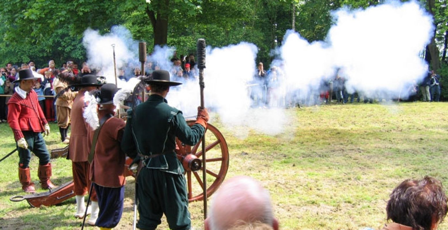 Maar op Tweede Pinksterdag roken hier de kanonnen. Foto: Fraeylemaborg Slochteren