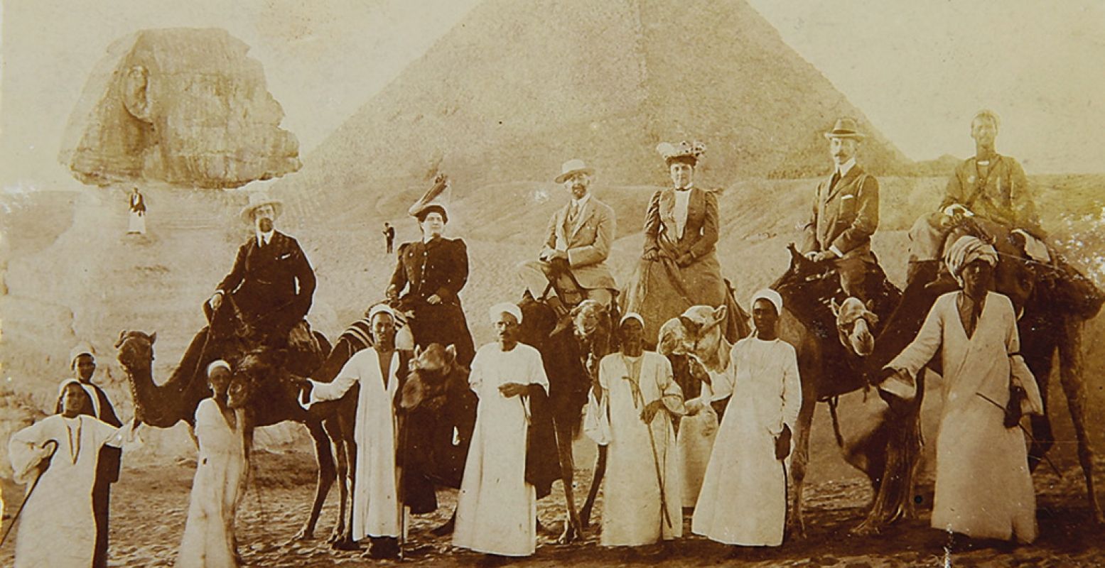Selfie in Egypte voor de piramides. Foto: Kasteel De Haar.