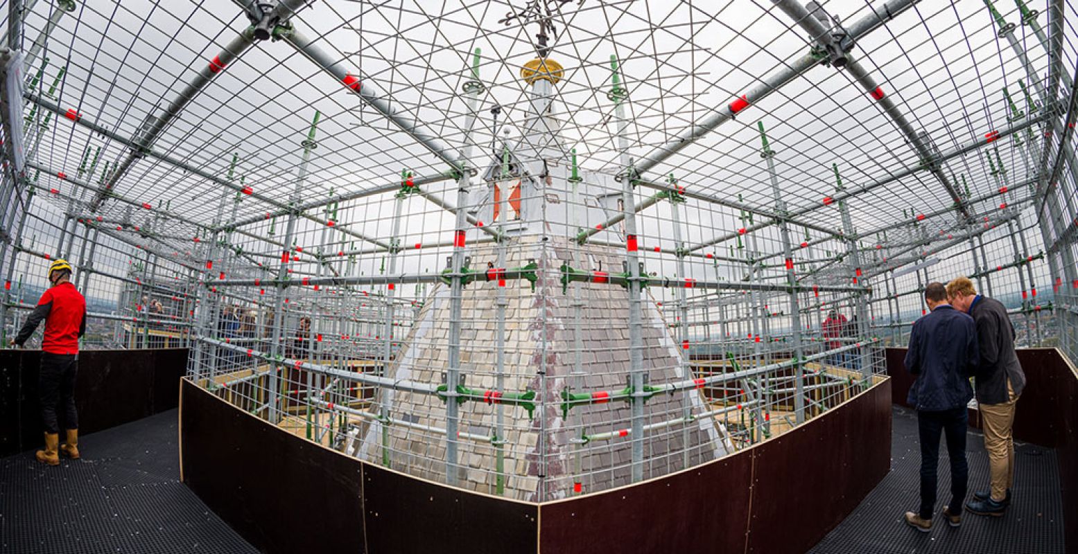 Wie durft? Klim helemaal tot het topje van de torenspits van de Domtoren in Utrecht. Beloning: een fantastisch uitzicht. Foto: Jelmer de Haas