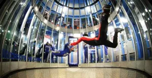 Te gekke ervaring: vliegen zonder vleugels In de wolken bij Indoor Skydive Roosendaal. Foto: Indoor Skydive Roosendaal.