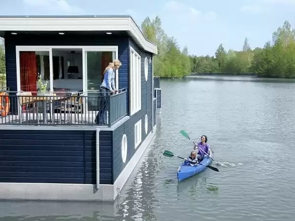 De woonboot. De woonboot.