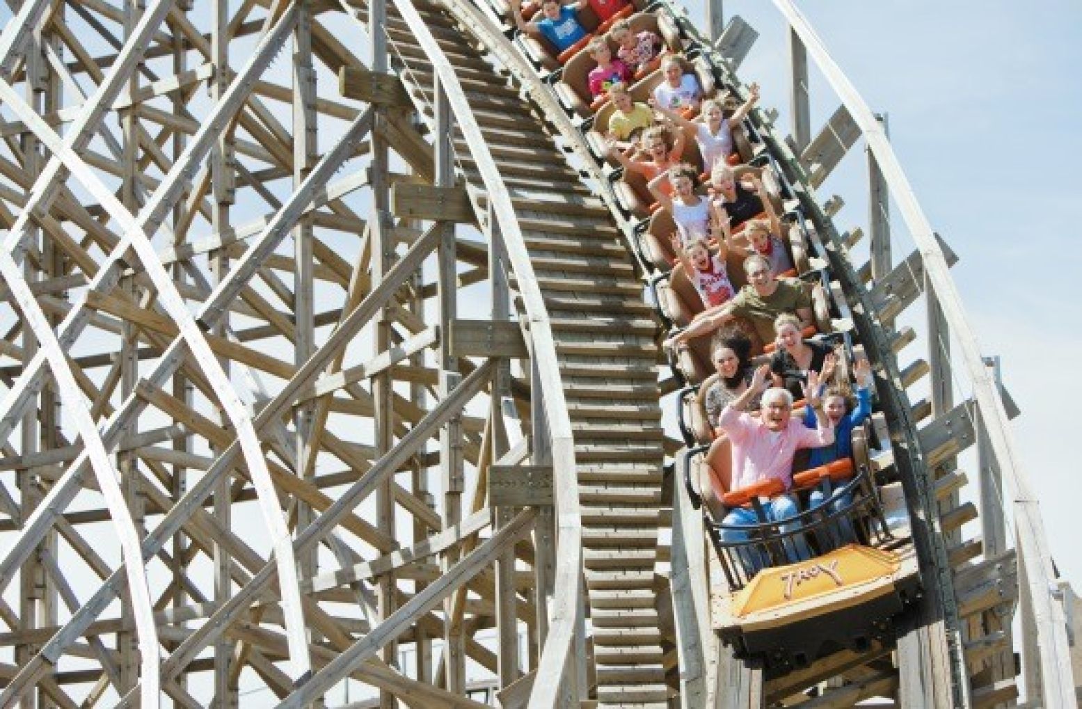 Troy, de hoogste, snelste en langste houten achtbaan van de Benelux, in Toverland heeft straks concurrentie van eigen bodem: de Maximus' Blitz Bahn! Foto: Toverland