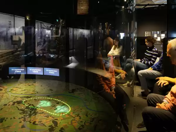 Zie diorama's met oorlogsopstellingen. Foto: Vrijheidsmuseum © Flip Franssen