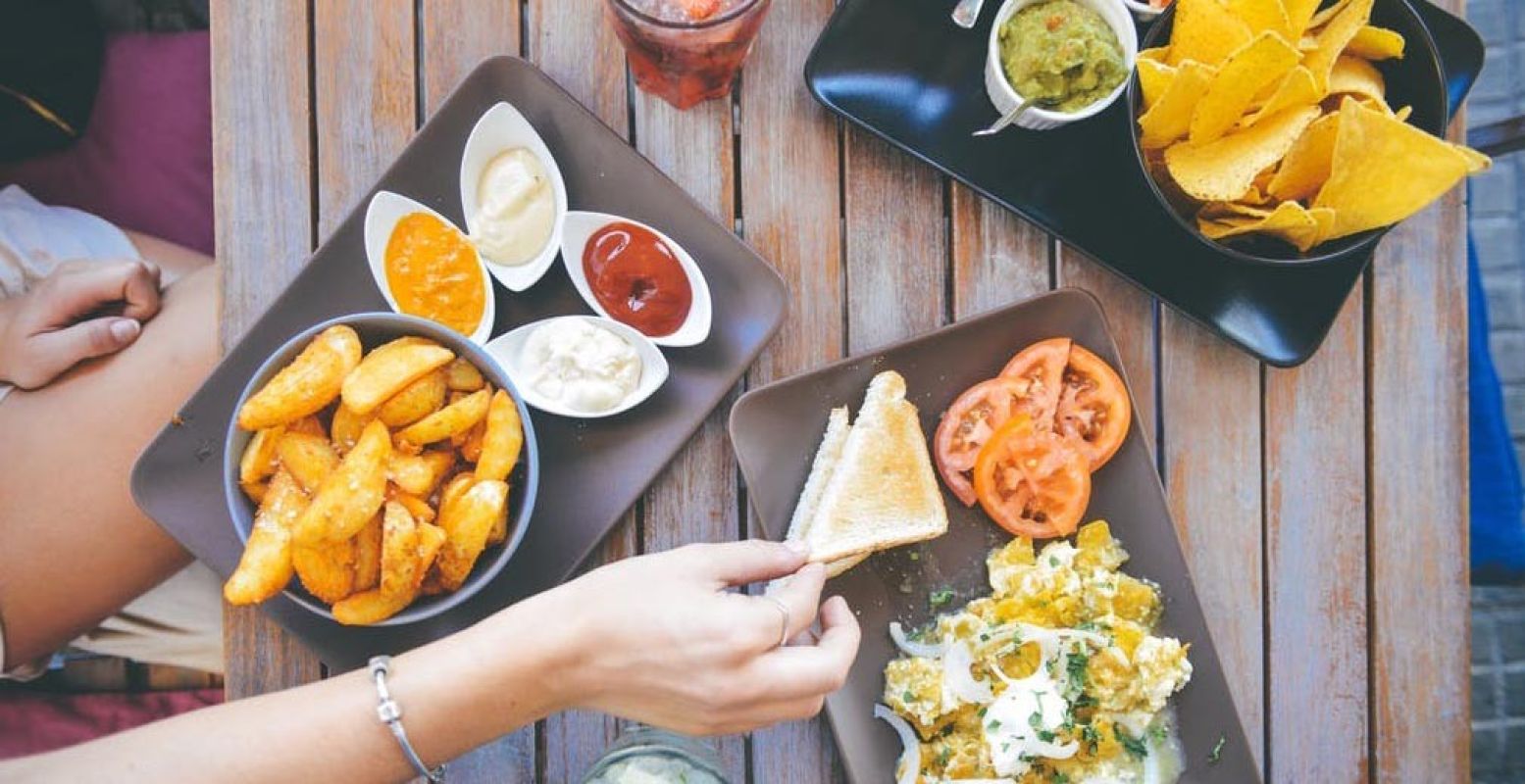 Geniet van lekker eten en drinken op de beste terrassen van Nederland. Foto:  Pexels, CC0 License .