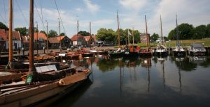 Over de foto: Blinkende botters in de haven van Elburg. Foto: Flickr, CC BY-SA 2.0. Blinkende botters in de haven van Elburg. Foto: Flickr, CC BY-SA 2.0.
