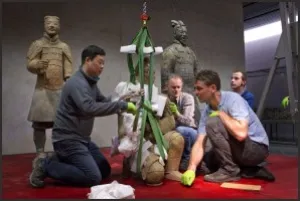 Terracottaleger strijdt in Museum Volkenkunde