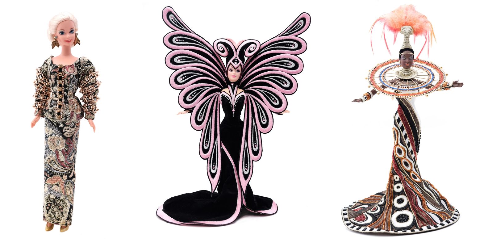 Links: Barbie in een echte Dior. Rechts: Bob Mackie maakte een aantal spectaculaire kostuums voor de beroemde pop, zoals Le Papillon Barbie (midden) en Goddes of Africa. Foto's: Stedelijk Museum Almelo