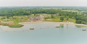 Mooie recreatieplassen en stranden in Noord-Nederland Ontspannen aan het water van Strandheem. Foto: Strandheem