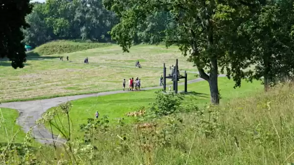 Wandelaars bij Fort bij Rijnauwen | Foto ge&uuml;pload door gebruiker Staatsbosbeheer.