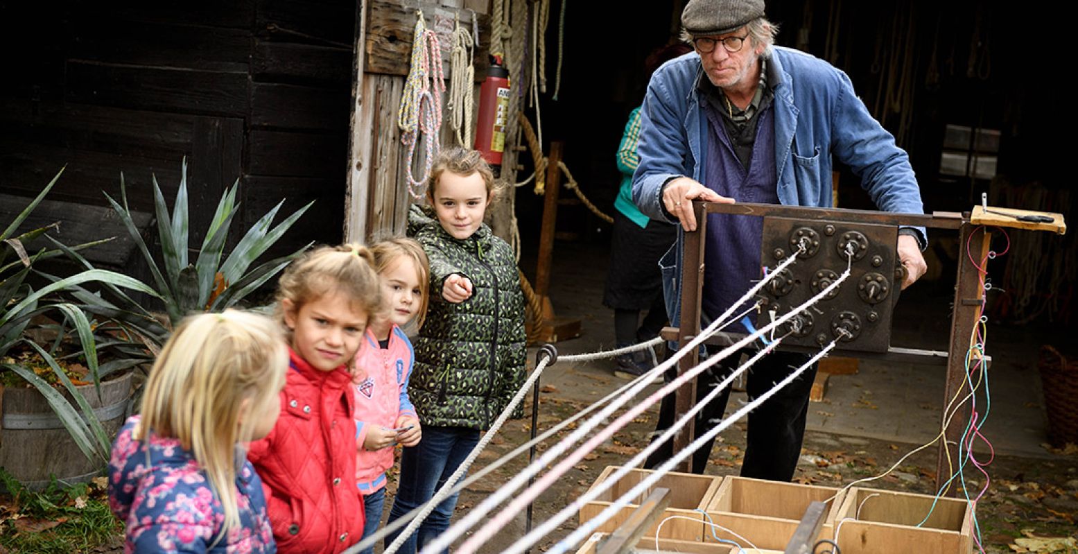 Volg de oude ambachtenroute in het Nederlands Openluchtmuseum. Foto: Nederlands Openluchtmuseum © Mike Bink