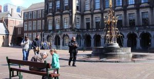 Over de foto: Bezoek het Binnenhof of ontdek meer over Nederland in een Haags museum. Foto: Redactie DagjeWeg.NL. Bezoek het Binnenhof of ontdek meer over Nederland in een Haags museum. Foto: Redactie DagjeWeg.NL.