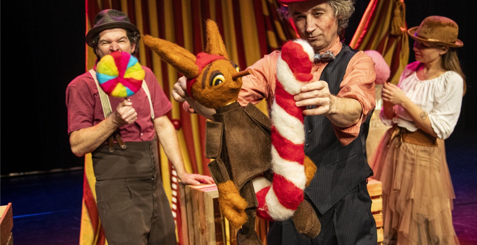 Natuurlijk mag Pinocchio niet missen tijdens dit festival! Foto: Moon Saris Natuurlijk mag Pinocchio niet missen tijdens dit festival! Foto: Moon Saris
