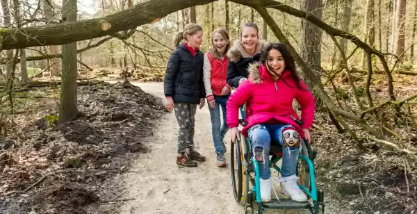 Speel mee in de Week van het Gehandicapte Kind Ieder kind moet samen kunnen spelen. Foto: Natuurmonumenten © René Koster