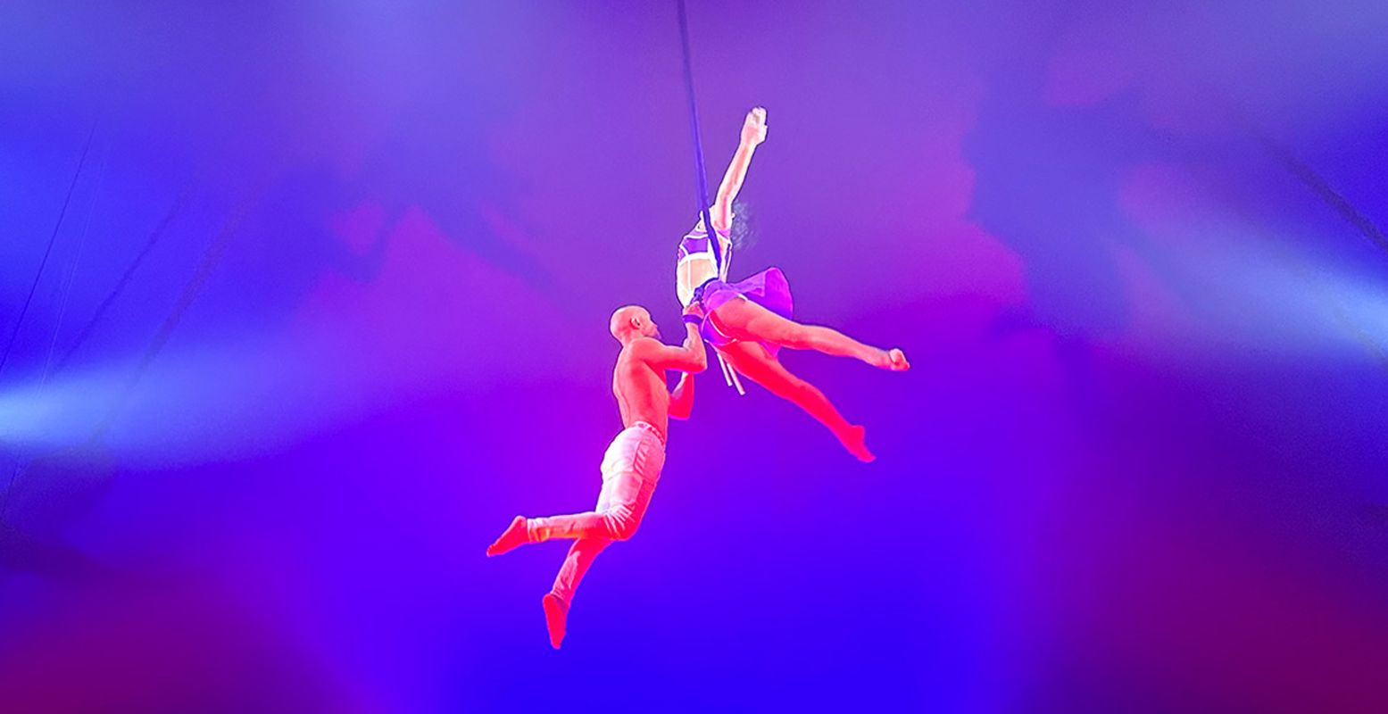 Acrobatiek tijdens Kerstcircus Enschede. Foto: Kerstcircussen.nl