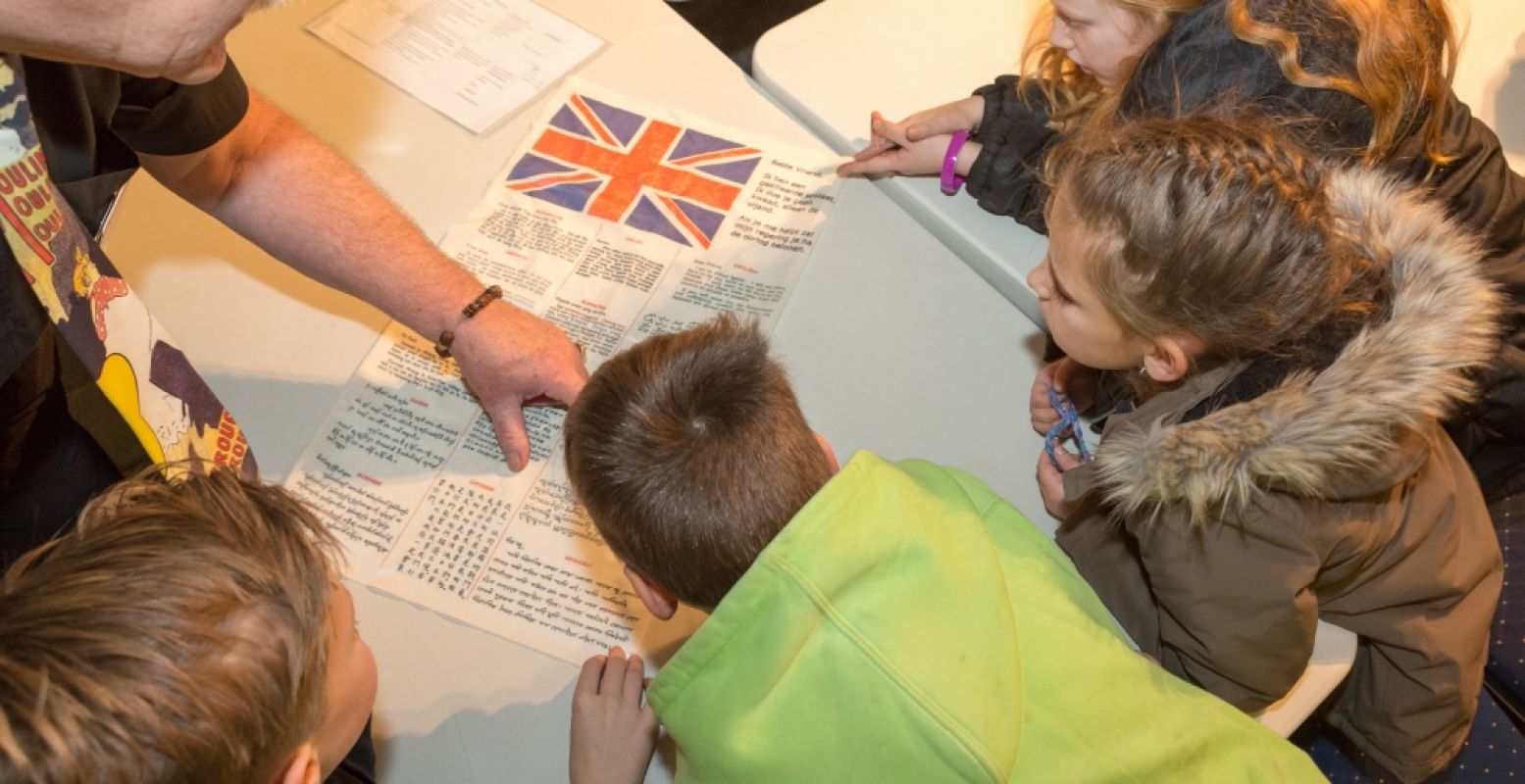 Nationaal Bevrijdingsmuseum 1944-1945 gaat dicht en sluit af met extra activiteiten. Volg een spionagetraining in het Bevrijdingsmuseum en ontdek of je een goede spion zou zijn in oorlogstijd. Foto: Archief Bevrijdingsmuseum Groesbeek.