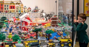 Tentoonstelling 90 jaar LEGO Foto Museum van de 20e EeuwFoto geüpload door gebruiker.