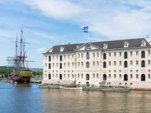 Het VOC-schip ligt voor anker. Foto: Het Scheepvaartmuseum © Twycer