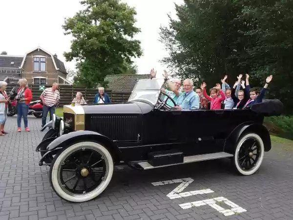 Maak een ritje in de stoomauto. Foto: Nederlands Stoommachinemuseum Maak een ritje in de stoomauto. Foto: Nederlands Stoommachinemuseum