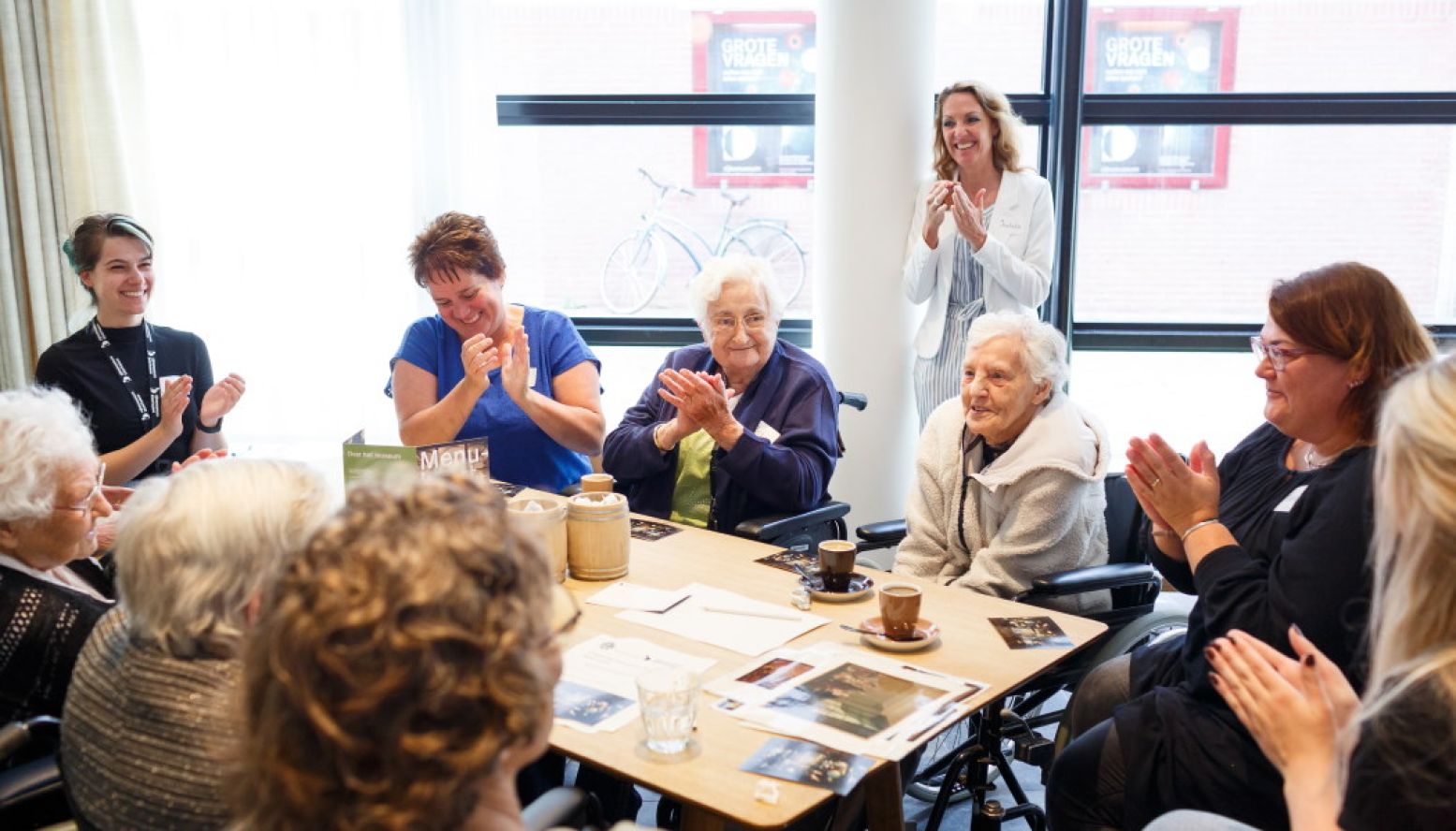 Samen met een begeleider of dierbare napraten over het museumbezoek. Foto: Museum Boerhaave