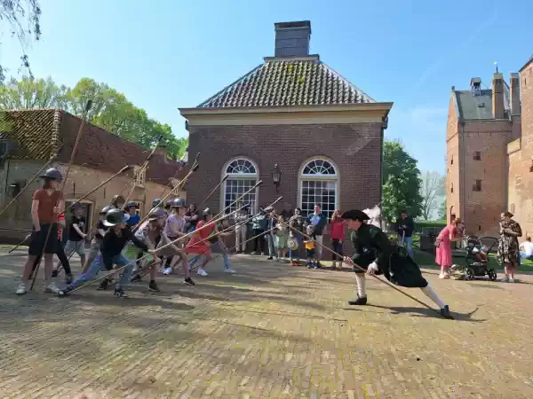 Heb jij het in je om een ridder te worden? Fotograaf: Renny de Graaff Foto: Beleef de zomer op Slot Loevestein