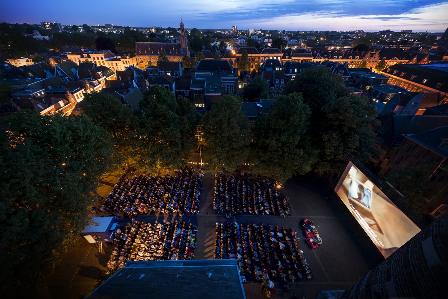 Een buitenbioscoop in hartje Leiden. Foto: Leiden International Film Festival © Een buitenbioscoop in hartje Leiden. Foto: Leiden International Film Festival ©