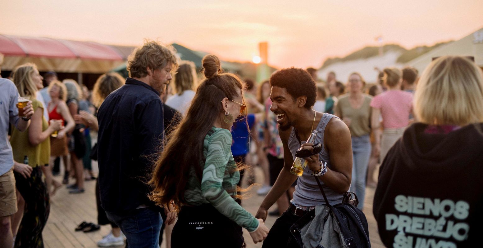 Dans, lach en geniet van dit unieke culturele festival! Foto: Oerol Festival
