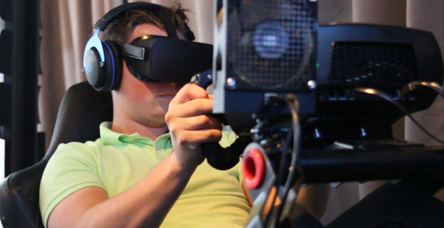 Formule 1 racen in virtual reality is een levensechte ervaring vol adrenaline. Foto: DagjeWeg.NL