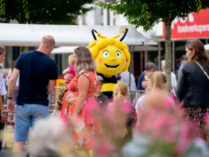 Ontmoet Maya de Bij tijdens de Pulledagen! Foto: Buro Binnenstad Hoogeveen Ontmoet Maya de Bij tijdens de Pulledagen! Foto: Buro Binnenstad Hoogeveen