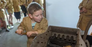 De herfst is verrot lekker in het Nederlands Openluchtmuseum Zelf aan de slag in de Suikerwerkplaats. Foto: Nederlands Openluchtmuseum