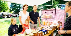 Bezoek met Pasen een markt! Scoor huisgemaakte producten op de markt in Orvelte. Foto: Drenthe Marketing © Gijs Versteeg Fotografie