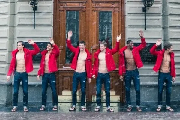 Bewonder de boys van Abercrombie