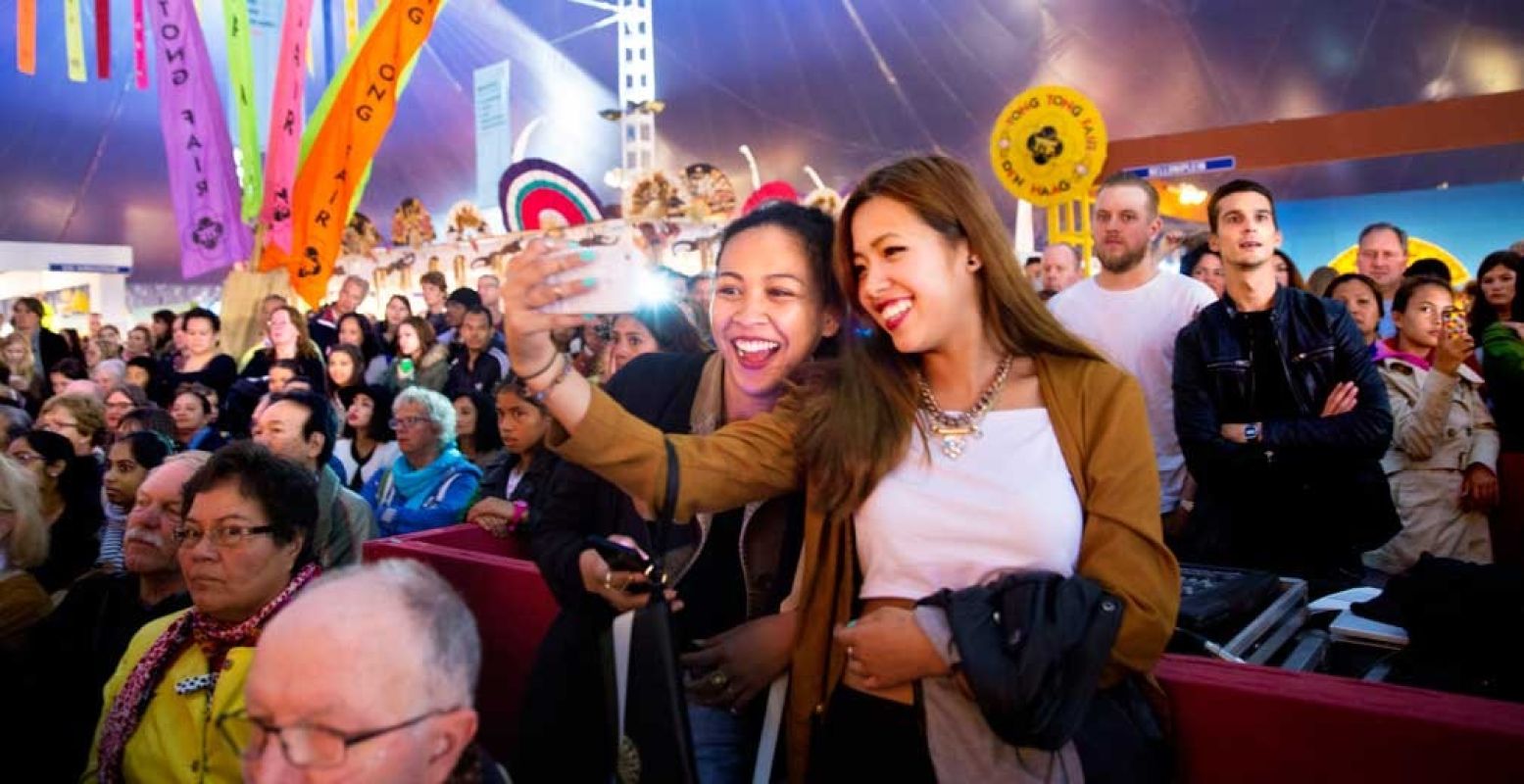 Selfie op de Grand Pasar. Foto: © Tong Tong Fair/Arenda Oomen
