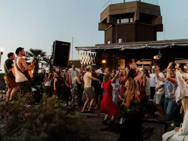 Warmte en zomerse gezelligheid op de Zeetoren. Foto: Zeetoren ©