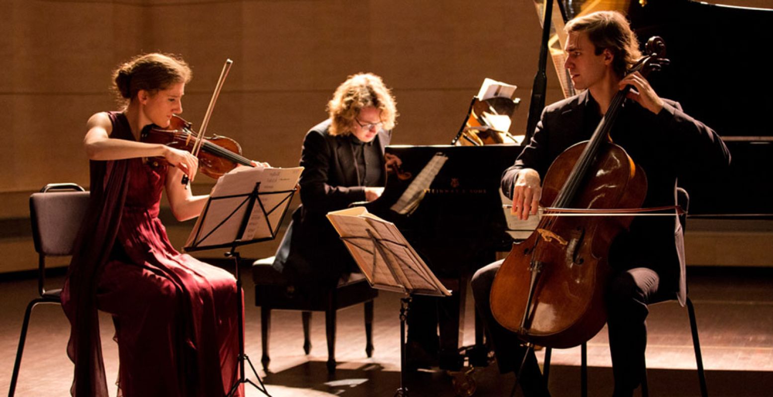 Het Van Baerle Trio, met rechts Gideon den Herder. Foto: Marco Borggreve