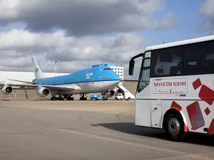 Spot vliegtuigen en verken de luchthaven. Foto: Schiphol Experience.