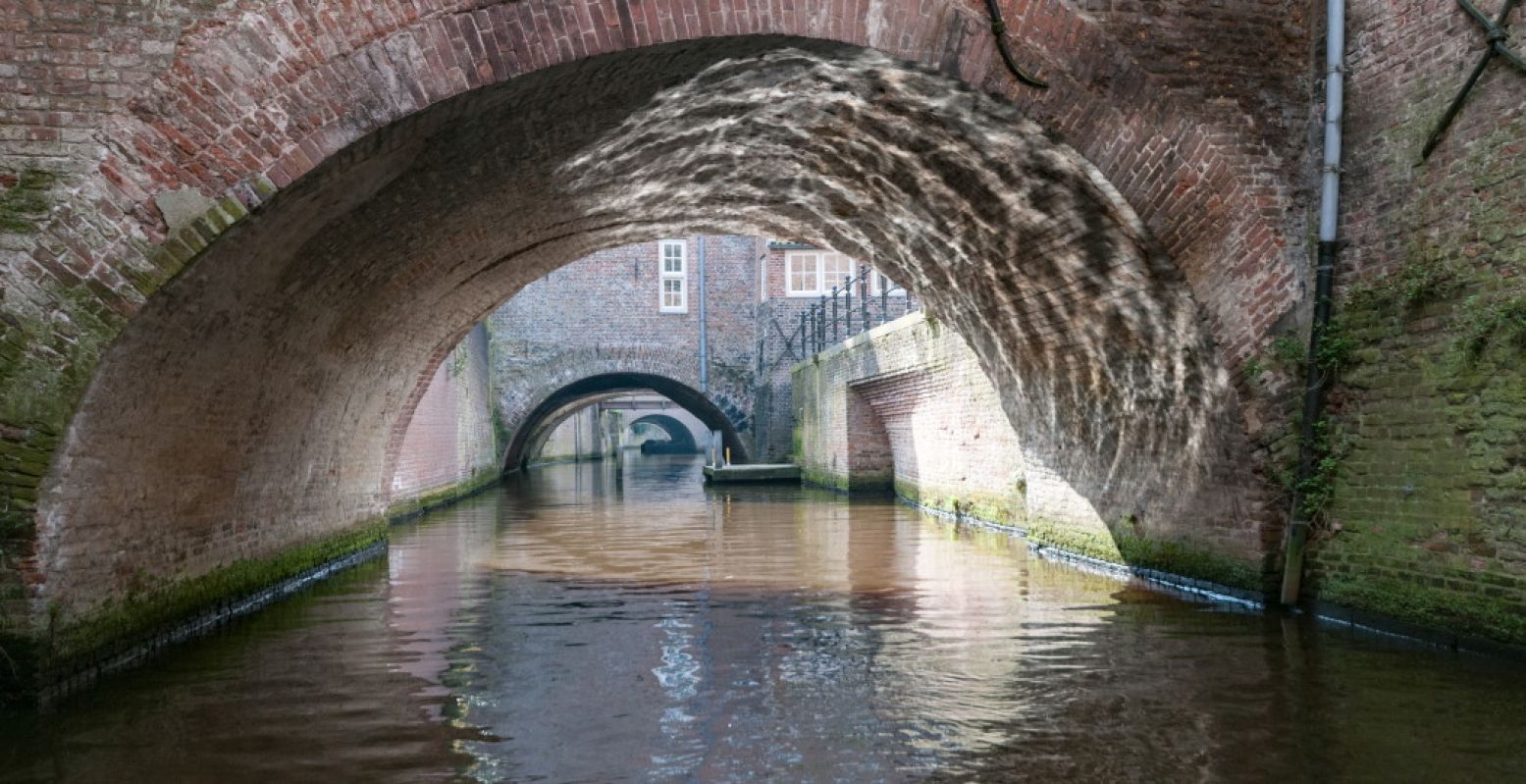 Varen over de Binnendieze. Foto: Kring Vrienden 's-Hertogenbosch.