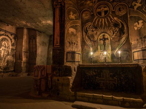Ontdek de geheimen in de donkere grot. Foto: Kasteelruïne & Fluweelengrot Valkenburg