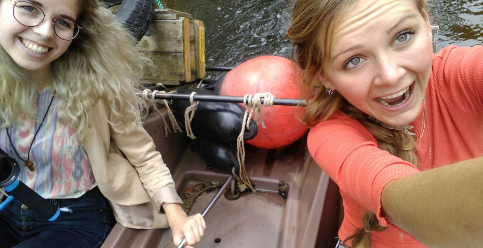 De redactie verkent DierenPark Amersfoort met de waterfiets. Foto: DagjeWeg.NL.