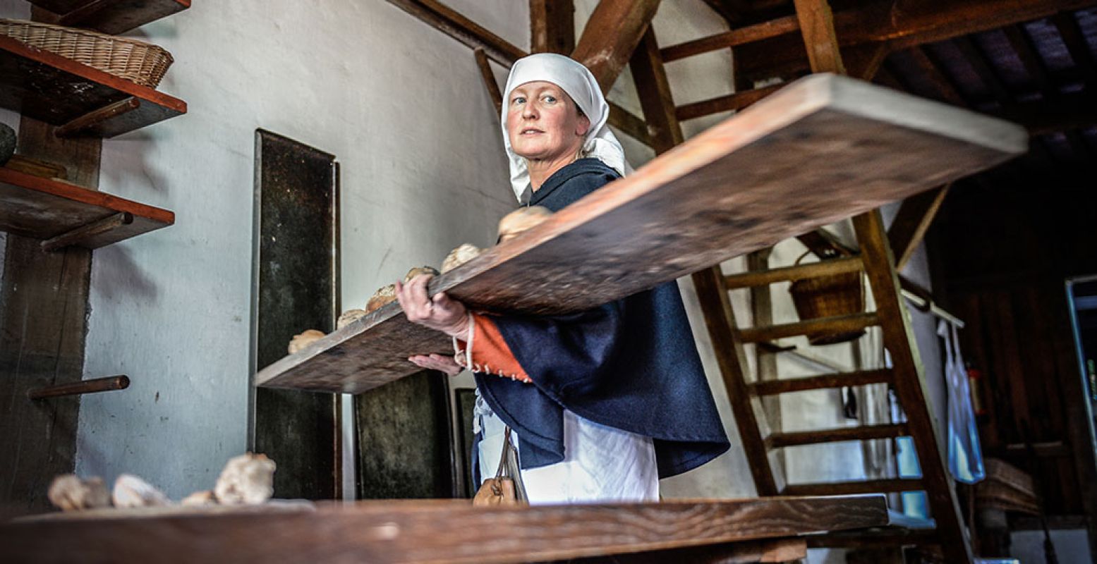 Reis door de prehistorie, de middeleeuwen en de Romeinse tijd in Archeon. Hier komen vervlogen tijden en oude ambachten tot leven. Foto: Museumpark Archeon.