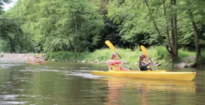 Ga op avontuur in de Ardennen Stroomversnellingen en het prachtige landschap maken je kayaktocht allesbehalve saai. Foto: Jonathan Vink
