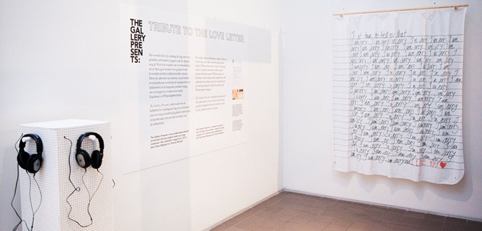 Liefdesbrieven staan niet alleen op papier. Wat dacht je van een liefdesverklaring op een douchegordijn? Foto: Museum voor Communicatie.