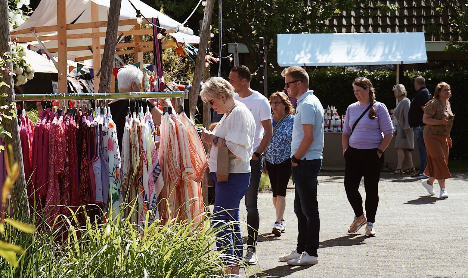 Wandel over de knusse markt op de Local Festival Fair. Foto: Local Festival Fair © Lokaal 55 Wandel over de knusse markt op de Local Festival Fair. Foto: Local Festival Fair © Lokaal 55