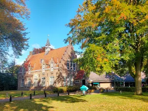 Onderweg stop je ook bij de beroemde hunebedden. Foto: Puzzeluitje.nl