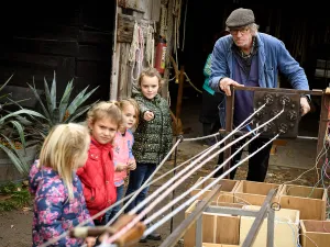 Nederlands Openluchtmuseum Op bezoek bij de touwslager. Foto: Nederlands Openluchtmuseum © Mike Bink