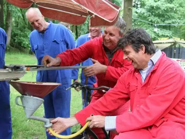 Veel gezelligheid tijdens de Schrootstrijd. Foto: De Spelerij. Veel gezelligheid tijdens de Schrootstrijd. Foto: De Spelerij.