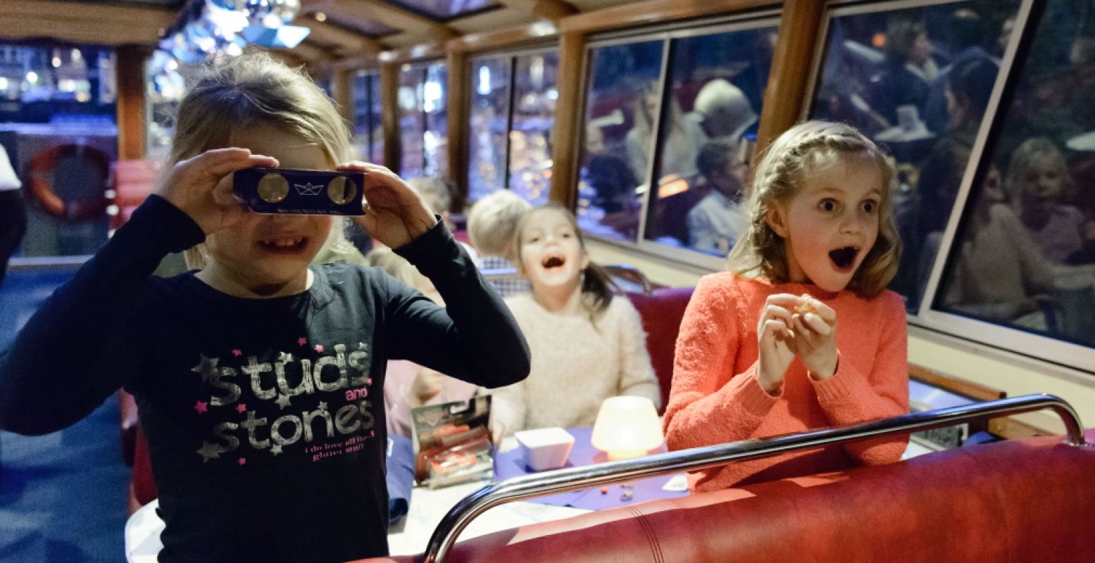 Kinderen kijken hun ogen uit tijdens de speciale Kids Cruise. Foto: Blue Boat Company © Arjan Broek.