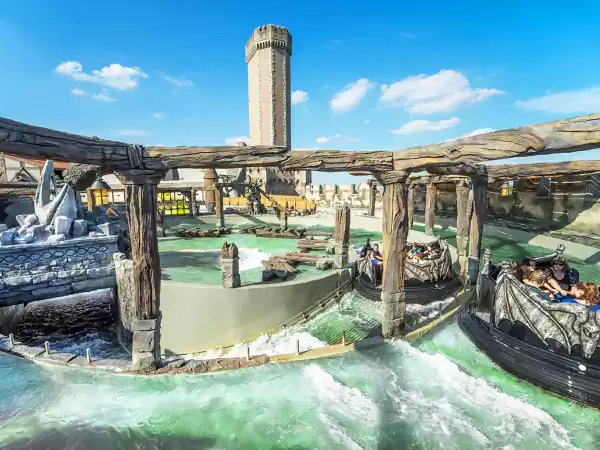 Wildwater raften in een middeleeuws kastelencomplex. Foto: Phantasialand