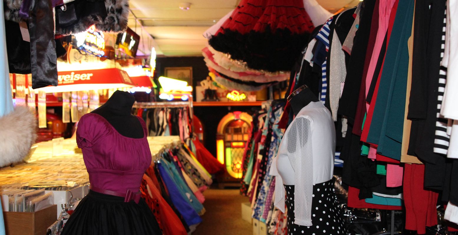 Petticoats, pumps, strakke pakken en zwierige jurken. Foto: Redactie DagjeWeg.NL.